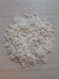 غلات | برنج هاشمی فریدون کنار دو بار الک و سورت شده.