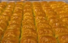  تنقلات و شیرینی | کیک و کلوچه باقلوااستانبولی باشیرعسل مخصوص