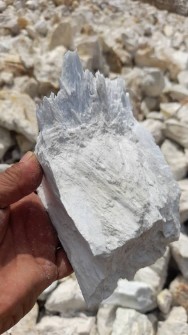  مواد معدنی | سنگ باریت سفید کلوخه